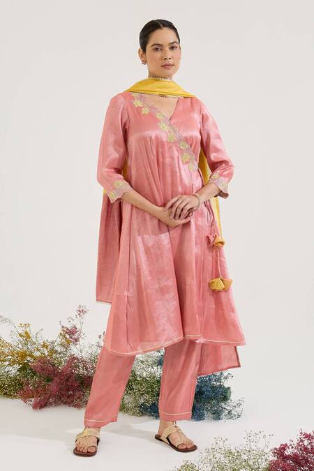 Nero India_Pink Chanderi, Tissue Embroidery V-neck Placement Kurta Set _Online_at_Aza_Fashions