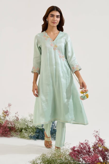 Nero India Placement Embroidered Kurta With Pant 