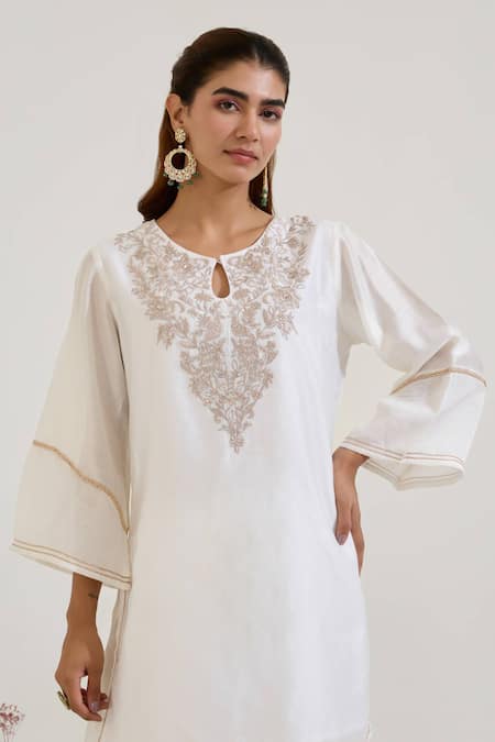 Nero India White Chanderi Embroidery Round Neck Floral Kurta With Pant Online at Aza Fashions Nero India_White Chanderi Embroidery Round Neck Floral Kurta With Pant _Online_at_Aza_Fashions