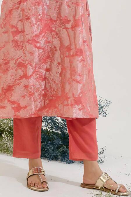 Nero India Pink Jacquard Embroidery V-neck Textured Kurta With Pant Online at Aza Fashions Nero India_Pink Jacquard Embroidery V-neck Textured Kurta With Pant _Online_at_Aza_Fashions