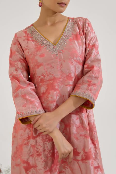 Buy Nero India Pink Jacquard Embroidery V-neck Textured Kurta With Pant Online at Aza Fashions Buy_Nero India_Pink Jacquard Embroidery V-neck Textured Kurta With Pant _Online_at_Aza_Fashions