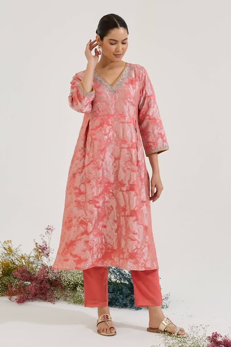 Buy Nero India Pink Jacquard Embroidery V-neck Textured Kurta With Pant Buy_Nero India_Pink Jacquard Embroidery V-neck Textured Kurta With Pant