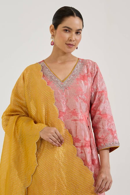 Nero India Pink Jacquard, Chanderi Embroidery V-neck Textured Kurta Set Online at Aza Fashions Nero India_Pink Jacquard, Chanderi Embroidery V-neck Textured Kurta Set _Online_at_Aza_Fashions