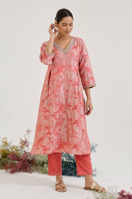 Buy Nero India Pink Jacquard, Chanderi Embroidery V-neck Textured Kurta Set Online at Aza Fashions Buy_Nero India_Pink Jacquard, Chanderi Embroidery V-neck Textured Kurta Set _Online_at_Aza_Fashions