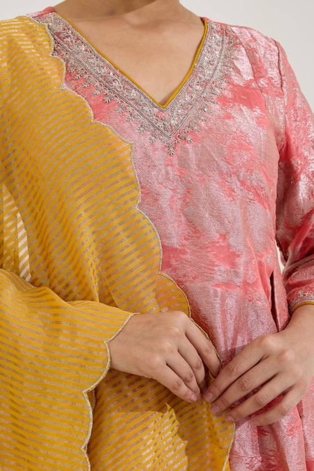 Nero India Pink Jacquard, Chanderi Embroidery V-neck Textured Kurta Set at Aza Fashions Nero India_Pink Jacquard, Chanderi Embroidery V-neck Textured Kurta Set _at_Aza_Fashions