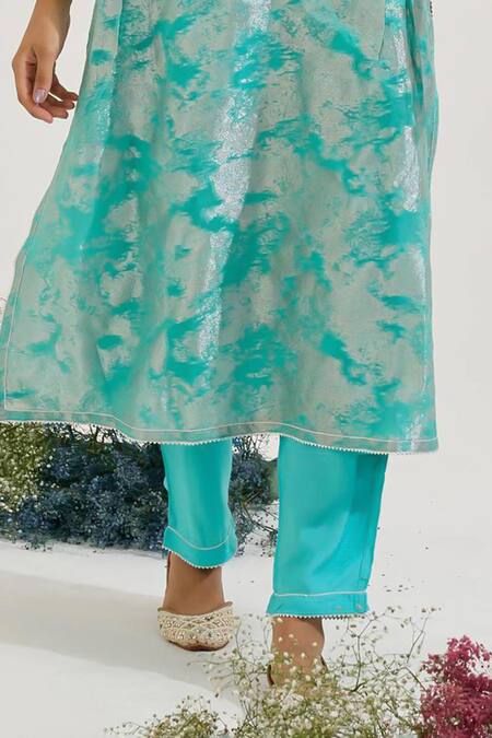 Nero India_Blue Jacquard Embroidery V-neck Textured Kurta With Pant _Online_at_Aza_Fashions