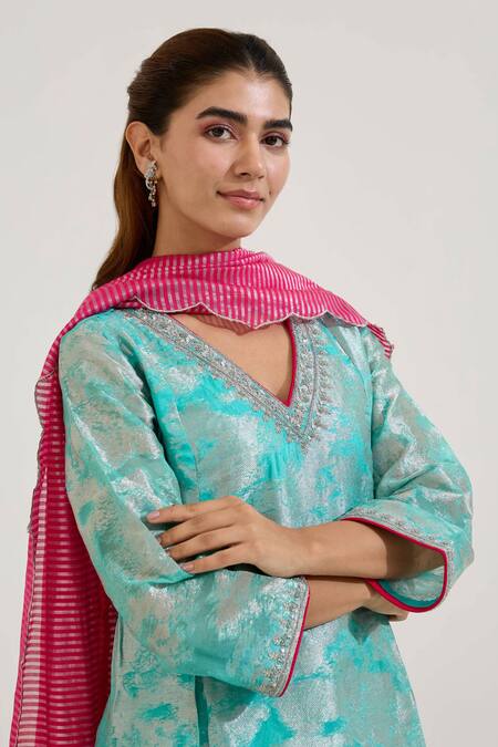 Nero India Pink Chanderi Stripe Pattern Dupatta Online at Aza Fashions Nero India_Pink Chanderi Stripe Pattern Dupatta _Online_at_Aza_Fashions