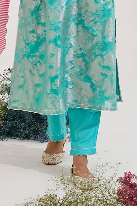 Nero India Blue Chanderi, Jacquard Embroidery V-neck Textured Straight Kurta Set Online at Aza Fashions Nero India_Blue Chanderi, Jacquard Embroidery V-neck Textured Straight Kurta Set _Online_at_Aza_Fashions