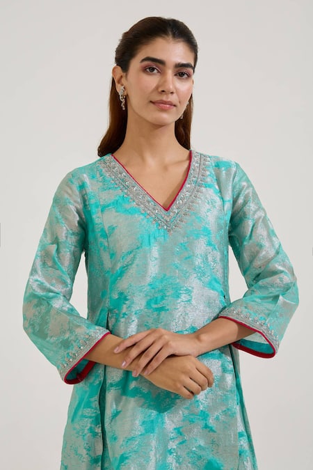 Buy Nero India Blue Chanderi, Jacquard Embroidery V-neck Textured Straight Kurta Set Online at Aza Fashions Buy_Nero India_Blue Chanderi, Jacquard Embroidery V-neck Textured Straight Kurta Set _Online_at_Aza_Fashions