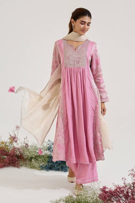 Buy_Nero India_Purple Jacquard Sequins Split V-neck Textured Yoke Kurta With Pant _Online_at_Aza_Fashions