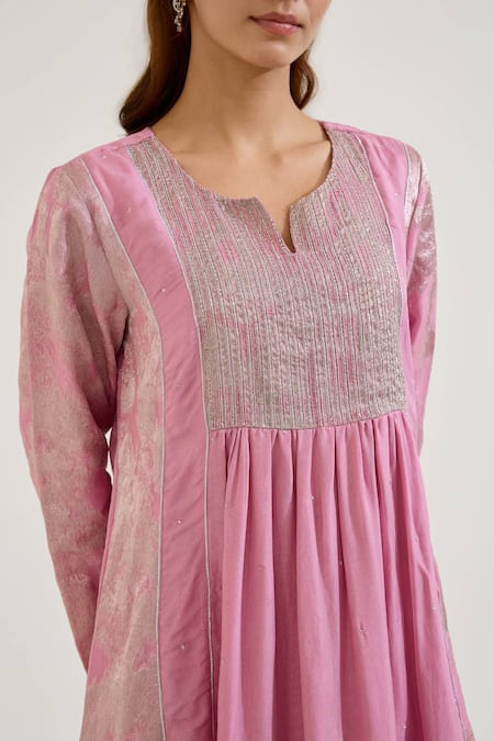 Shop_Nero India_Purple Jacquard Sequins Split V-neck Textured Yoke Kurta With Pant _Online_at_Aza_Fashions