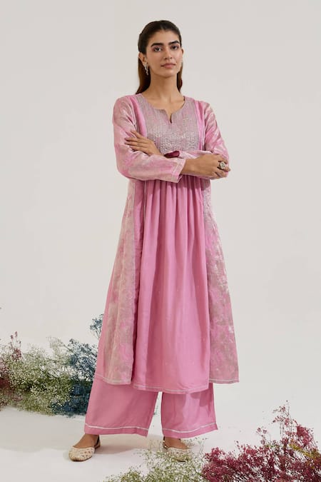 Nero India_Purple Jacquard Sequins Split V-neck Textured Yoke Kurta With Pant _at_Aza_Fashions