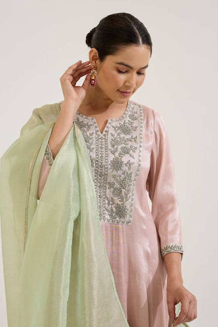 Nero India Pink Tissue Embroidery Split V-neck Floral Kurta With Pant at Aza Fashions Nero India_Pink Tissue Embroidery Split V-neck Floral Kurta With Pant _at_Aza_Fashions
