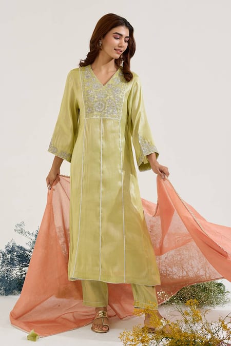 Nero India_Green Tissue Embroidery V-neck Floral Kurta With Pant _Online_at_Aza_Fashions