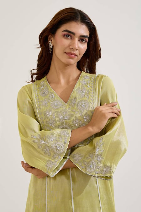 Buy_Nero India_Green Chanderi, Tissue Embroidery V-neck Floral Kurta Set _Online_at_Aza_Fashions