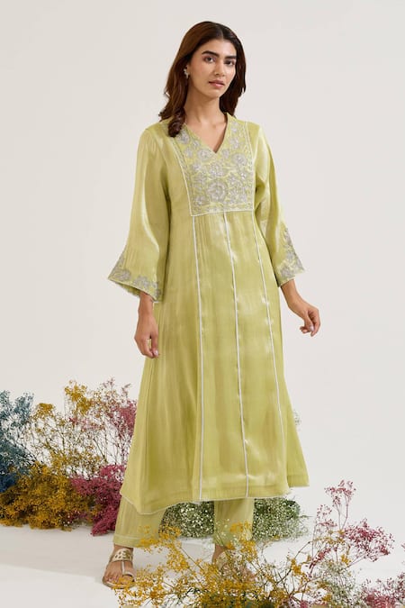 Nero India Floral Embroidered Kurta Set 