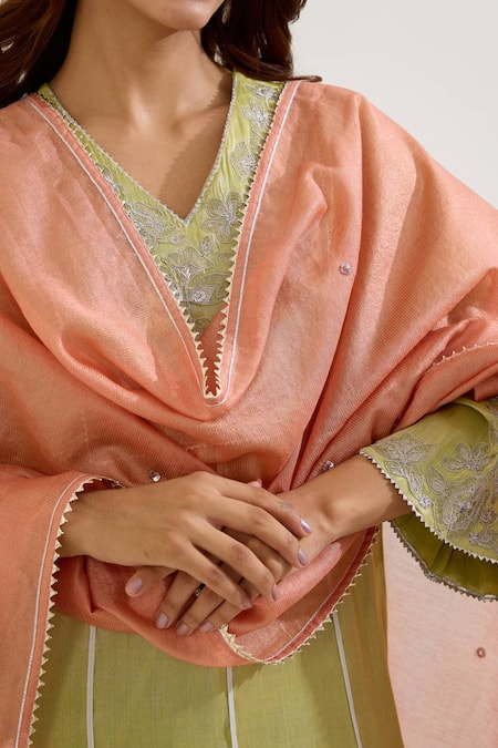 Buy_Nero India_Green Chanderi, Tissue Embroidery V-neck Floral Kurta Set 