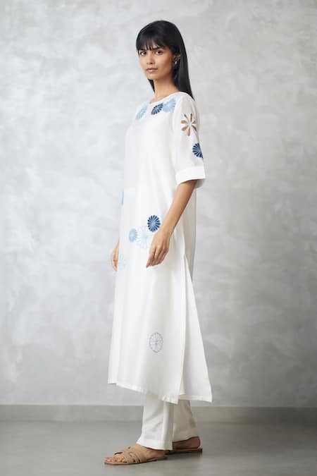 Nachiket Barve_Ivory Chanderi Applique Round Neck Cutwork Kurta _Online_at_Aza_Fashions