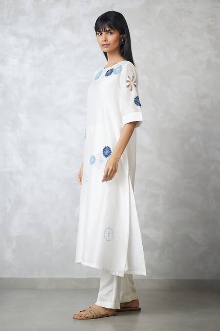 Nachiket Barve_Ivory Chanderi, Tussar Applique Round Neck Nova Cutwork Kurta And Pant Set _Online_at_Aza_Fashions