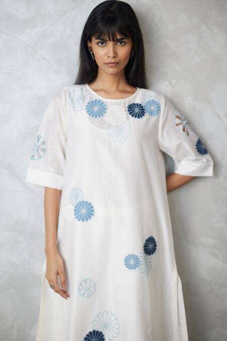Buy_Nachiket Barve_Ivory Chanderi, Tussar Applique Round Neck Nova Cutwork Kurta And Pant Set _Online_at_Aza_Fashions
