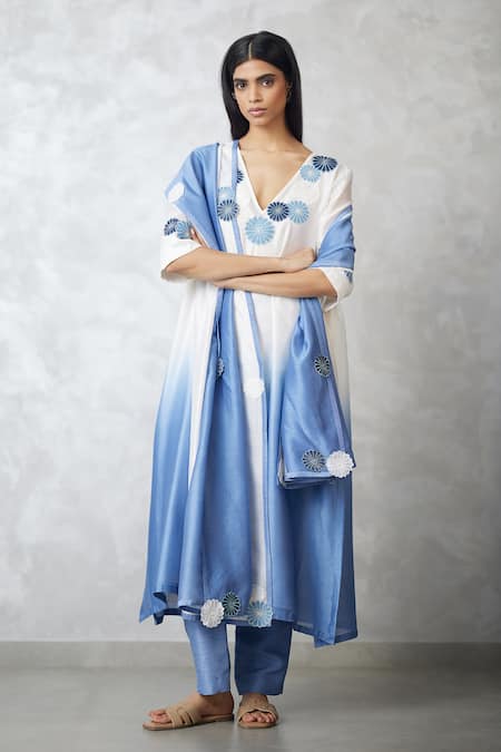 Shop_Nachiket Barve_Ivory Chanderi, Tussar Applique V-neck Ombre Kurta Set _Online_at_Aza_Fashions