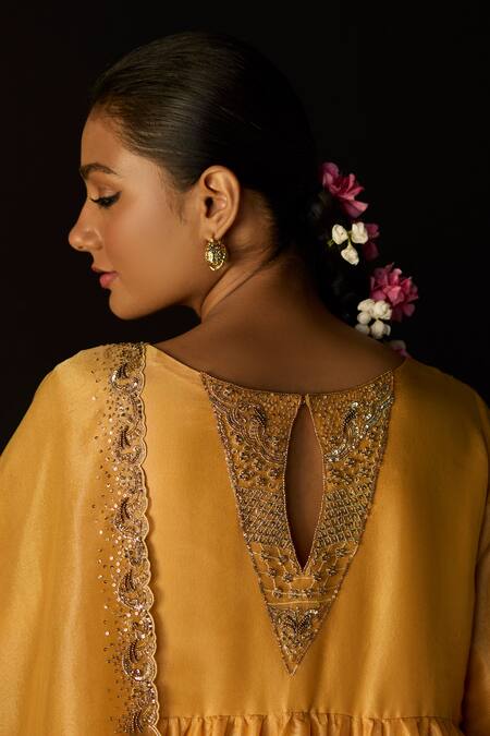 Sarang Kaur_Yellow Tissue Embroidery V-neck Rehmat Lehenga Set _at_Aza_Fashions