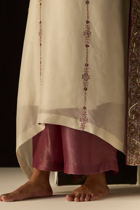 Sarang Kaur_White Silk, Tissue Embroidery V-neck Rana Kaftan Set _at_Aza_Fashions