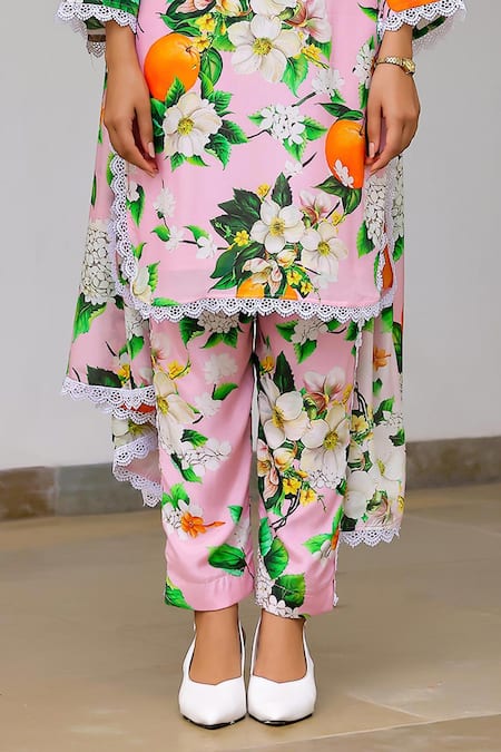 Buy_Sanam_Pink Muslin Lace Round Neck Alia Floral Print Kurta Set _Online_at_Aza_Fashions