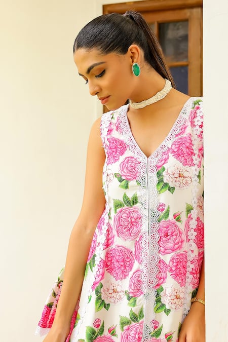 Buy_Sanam_Ivory Muslin Lace V-neck Julie Floral Print Kurta And Pant Set _Online_at_Aza_Fashions