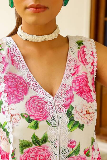Buy_Sanam_Ivory Muslin Lace V-neck Julie Floral Print Kurta And Pant Set 