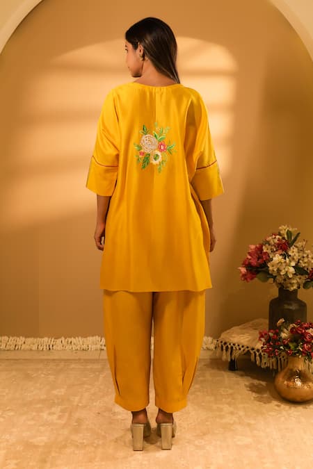 BO Tree Maha Chanderi Embroidered Kaftan With Pant 