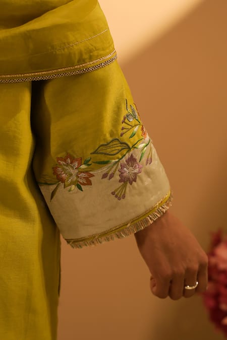 BO Tree Green Chanderi, Organza Embroidery Round Neck Abeer Floral Kurta Set Online at Aza Fashions BO Tree_Green Chanderi, Organza Embroidery Round Neck Abeer Floral Kurta Set _Online_at_Aza_Fashions