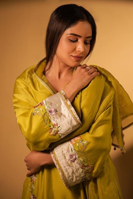 Shop BO Tree Green Chanderi, Organza Embroidery Round Neck Abeer Floral Kurta Set Online at Aza Fashions Shop_BO Tree_Green Chanderi, Organza Embroidery Round Neck Abeer Floral Kurta Set _Online_at_Aza_Fashions