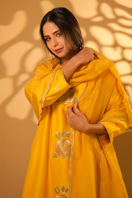 Buy BO Tree Yellow Chanderi, Organza Embroidery V-neck Ruaa Floral Kurta Set Online at Aza Fashions Buy_BO Tree_Yellow Chanderi, Organza Embroidery V-neck Ruaa Floral Kurta Set _Online_at_Aza_Fashions