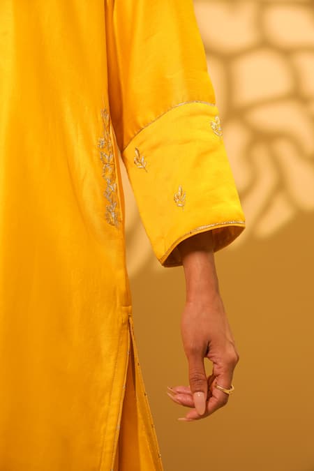 Shop BO Tree Yellow Chanderi, Organza Embroidery V-neck Ruaa Floral Kurta Set Online at Aza Fashions Shop_BO Tree_Yellow Chanderi, Organza Embroidery V-neck Ruaa Floral Kurta Set _Online_at_Aza_Fashions