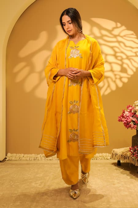 BO Tree Yellow Chanderi, Organza Embroidery V-neck Ruaa Floral Kurta Set 