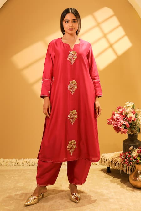 BO Tree_Magenta Chanderi, Organza Embroidery Notched Neck Mirha Kurta Set _at_Aza_Fashions