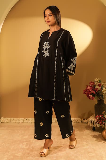 Buy BO Tree Black Chanderi, Organza Embroidery Notched Neck Elaya Rose Kurta With Pant Online at Aza Fashions Buy_BO Tree_Black Chanderi, Organza Embroidery Notched Neck Elaya Rose Kurta With Pant _Online_at_Aza_Fashions