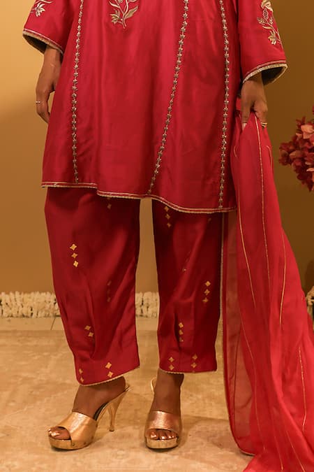 BO Tree_Magenta Chanderi, Organza Embroidery Notched Neck Sama Thread Short Kurta Set _Online_at_Aza_Fashions