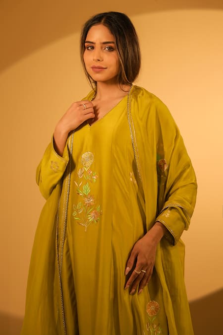 BO Tree_Green Chanderi, Organza Embroidery V-neck Nadia Thread Kurta Set _Online_at_Aza_Fashions