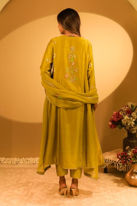 BO Tree Nadia Thread Embroidered Kurta Set 