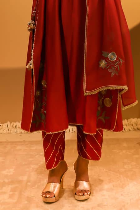 BO Tree_Red Chanderi, Organza Embroidery Notched Neck Noor Kurta Set _Online_at_Aza_Fashions