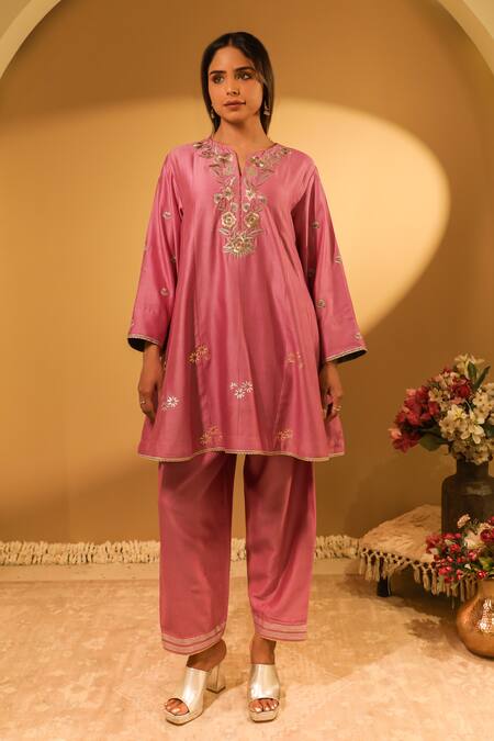 Shop_BO Tree_Pink Chanderi, Organza Embroidery Split V-neck Saba Thread Kurta Set _Online_at_Aza_Fashions
