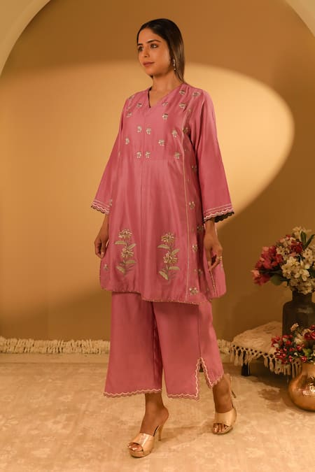 BO Tree Pink Chanderi, Organza Embroidery V-neck Anaiza Thread Work Kurta With Pant 