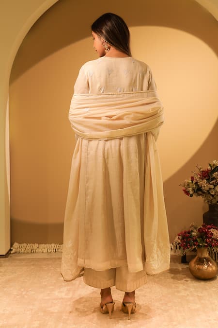 BO Tree Zora Floral Embroidered Kurta Set 