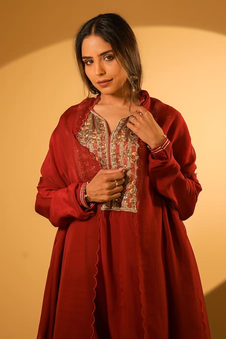 Shop_BO Tree_Red Silk, Organza Zari, Embroidery V-neck Arza Zardozi Work Kurta Set _Online_at_Aza_Fashions