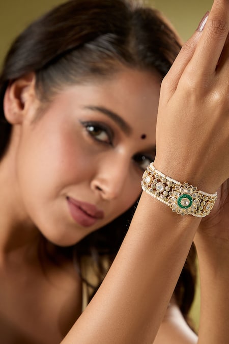 Nazaakat By Samara Singh Green Kundan Bracelet 