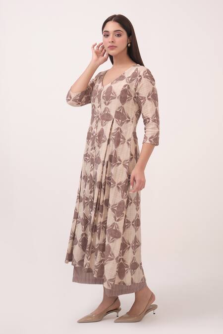 Shop_Ruchi Marodia_Beige Cotton V-neck Mendaka Digital Print Panelled Kurta Set _Online_at_Aza_Fashions
