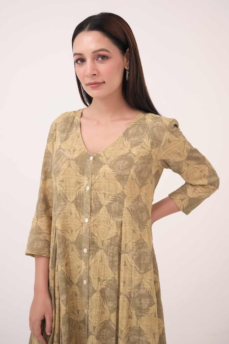 Buy_Ruchi Marodia_Green Cotton V-neck Mendaka Digital Print Panelled Kurta Set _Online_at_Aza_Fashions