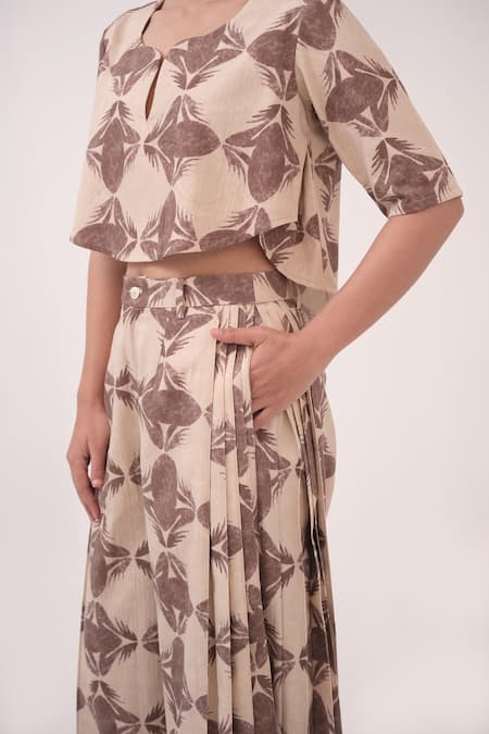 Ruchi Marodia Beige Notched Neck Mendaka Top With Box Pleated Pant at Aza Fashions Ruchi Marodia_Beige Notched Neck Mendaka Top With Box Pleated Pant _at_Aza_Fashions